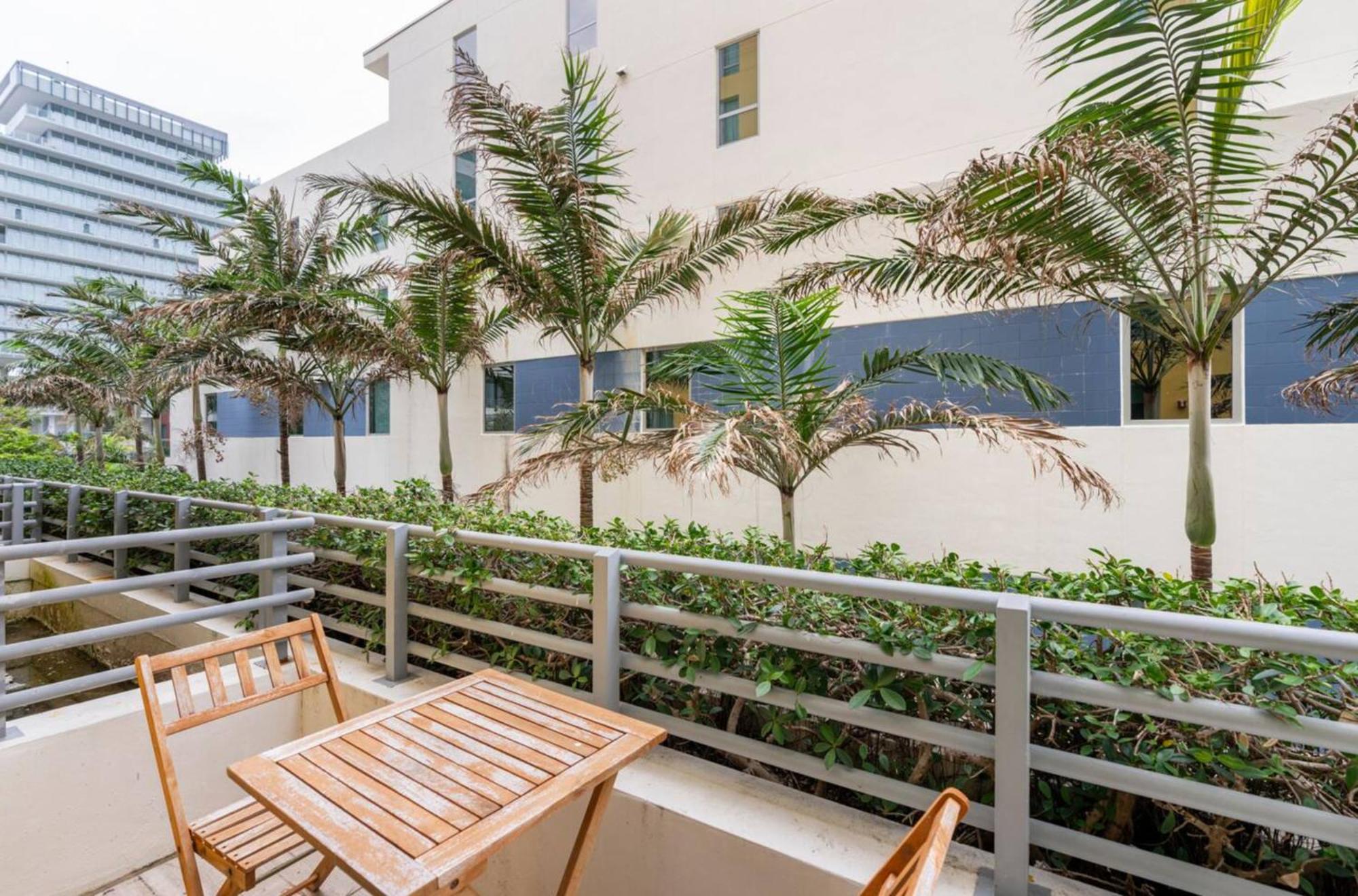 Beachfront Bentley Hotel One Bedroom Suite With Balcony And Beach Access Miami Beach Eksteriør billede