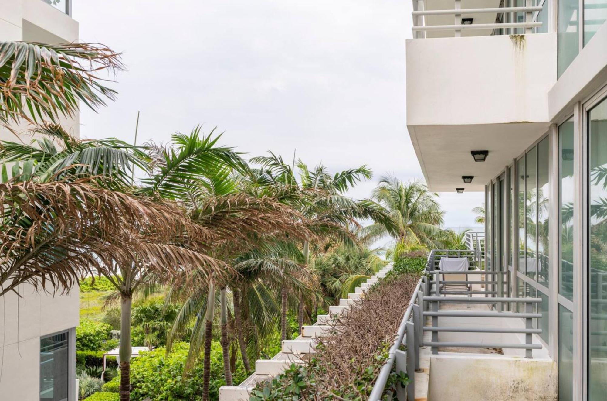 Beachfront Bentley Hotel One Bedroom Suite With Balcony And Beach Access Miami Beach Eksteriør billede