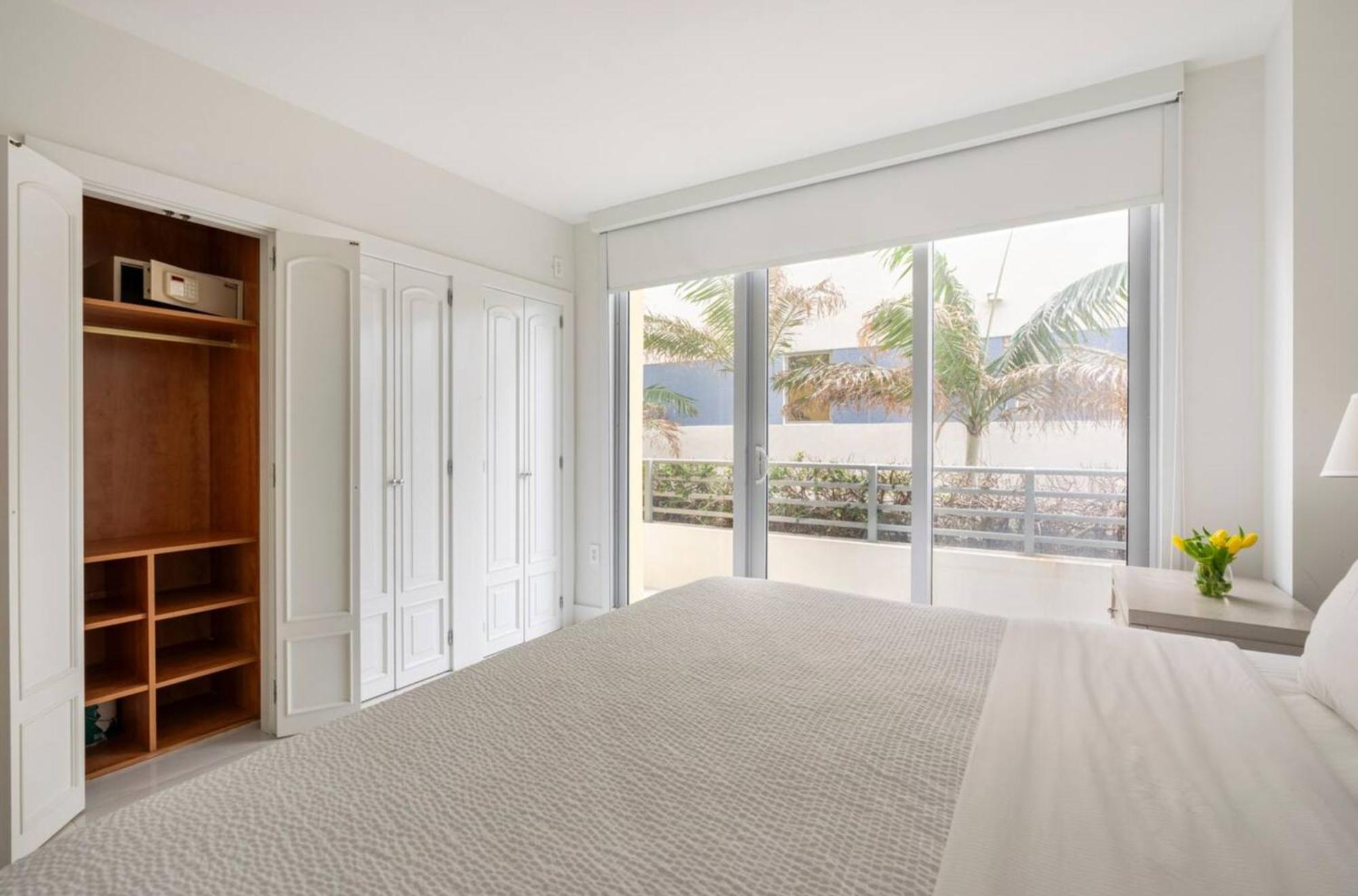 Beachfront Bentley Hotel One Bedroom Suite With Balcony And Beach Access Miami Beach Eksteriør billede