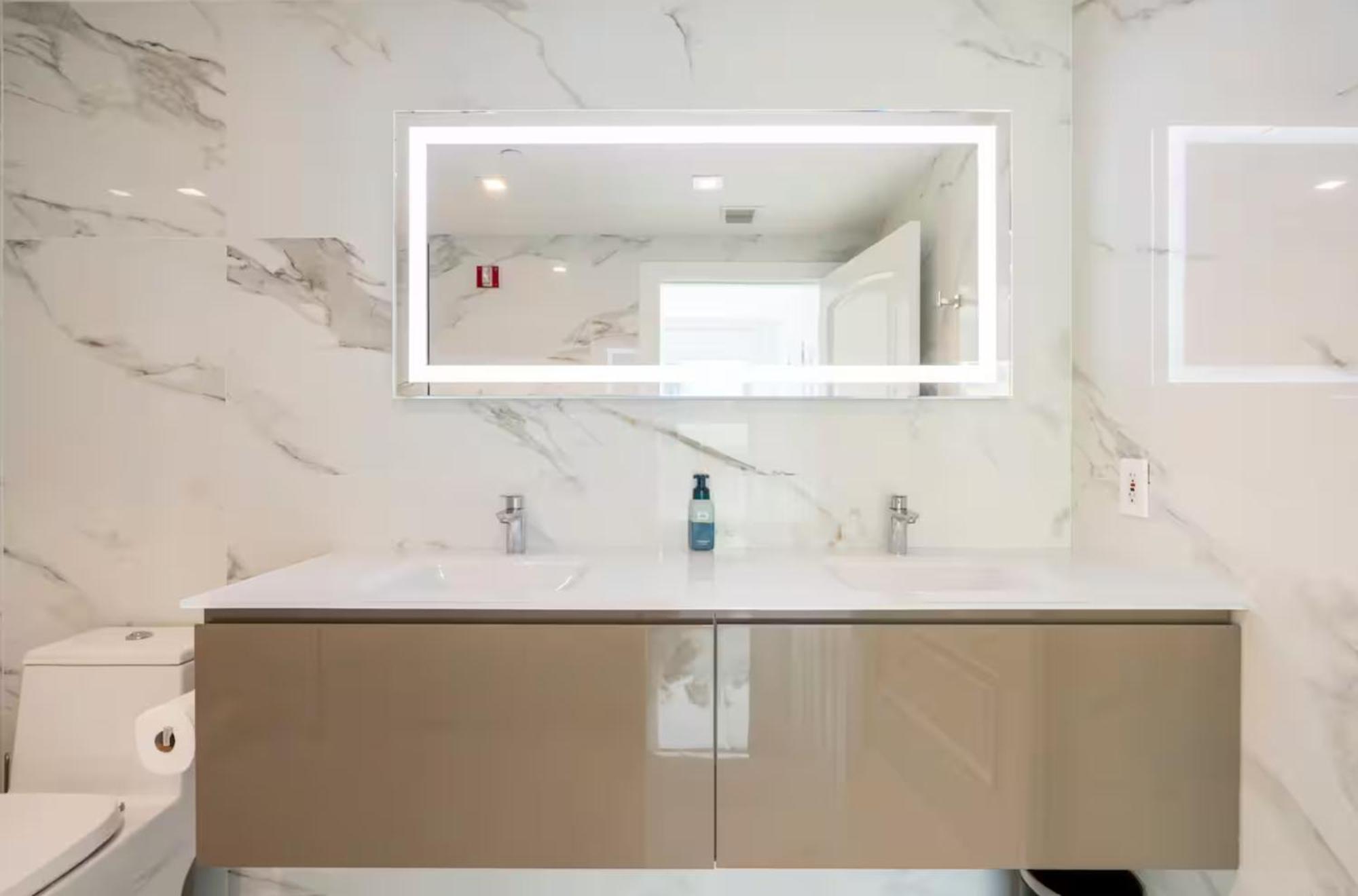 Beachfront Bentley Hotel One Bedroom Suite With Balcony And Beach Access Miami Beach Eksteriør billede